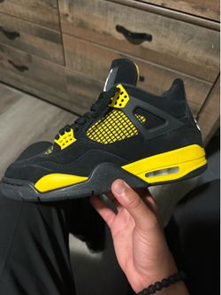 Jordan 4 thunder 2023