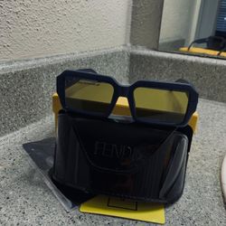 SUNGLASSES 