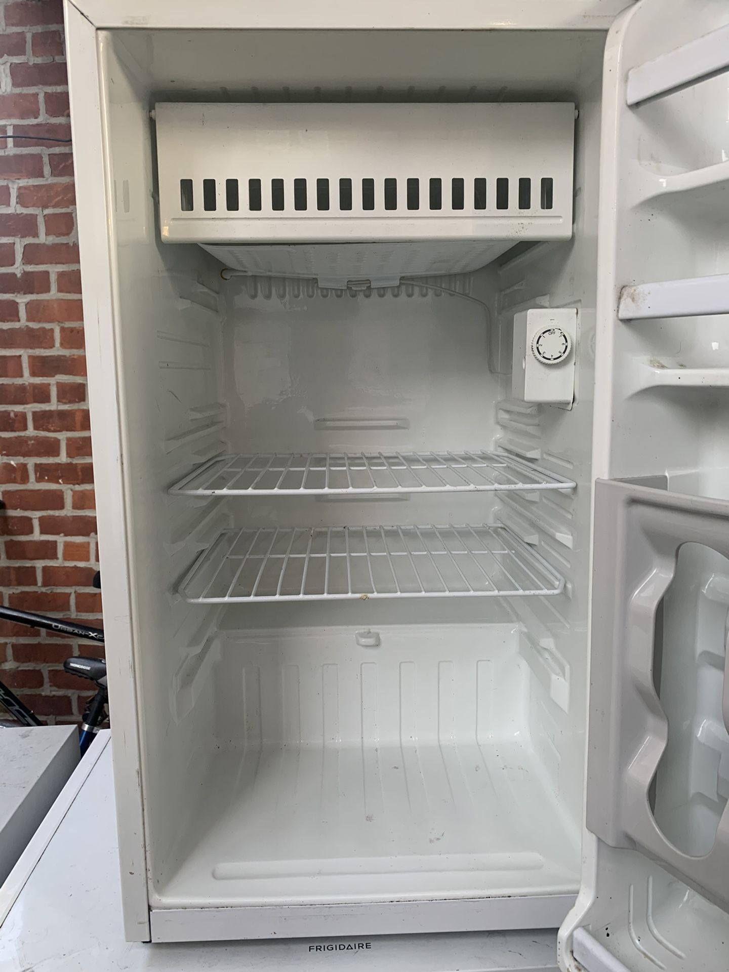 Refrigerator DAEIVOO