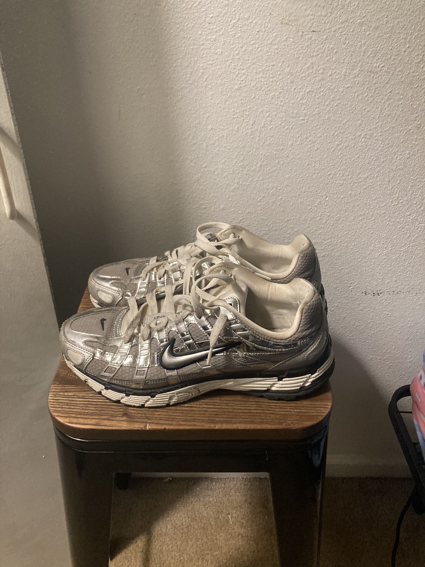 Silver nikes 