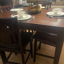 Table 4 Chairs  Comes With  4 Table Setting 