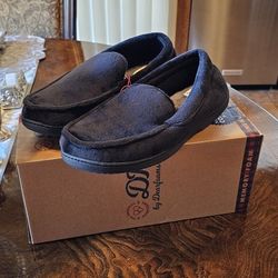 Dearfoams Memory Foam No Sweat Comfort DF Adapt Men's Slippers M (9-10) / House Shoes / Slip On / Great Gift / Moccasins / Sandals / Shoes / Apparel