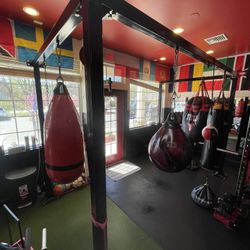 Punch Bag Holding Metallic bar 