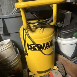 DEWALT Portable 15 Gallon Air Compressor