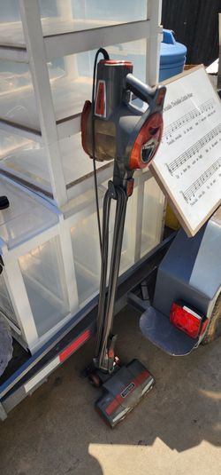 Upright vacuum