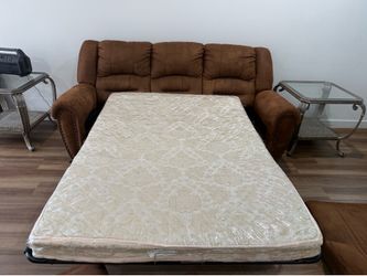 Couch with pull out bed