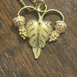 beautiful 14 k Pendant Tri Color