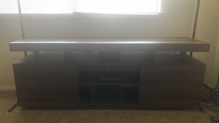 TV Stand Of 65’