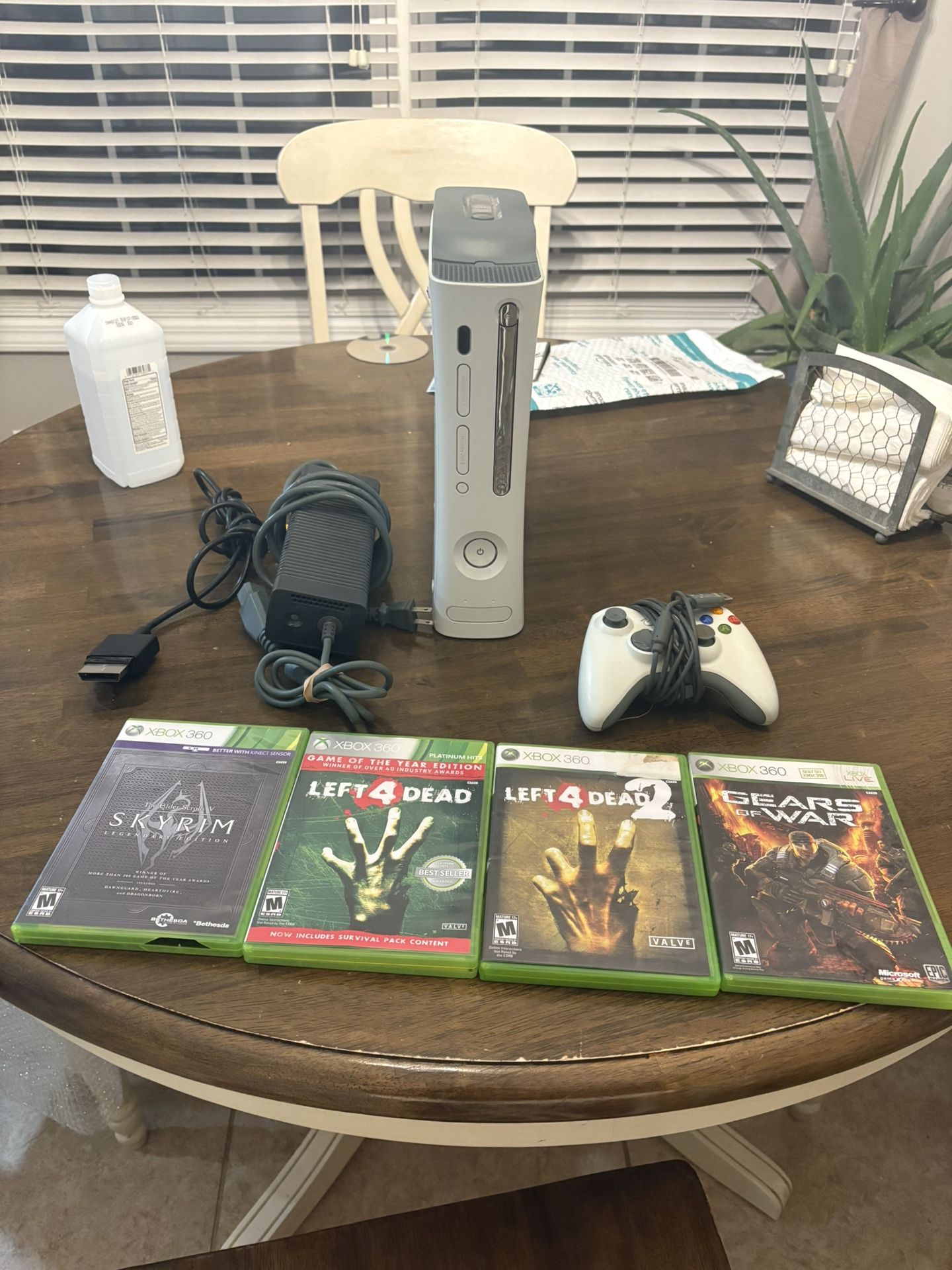 Xbox 360 White Console Bundle 60 Gb Great Condition