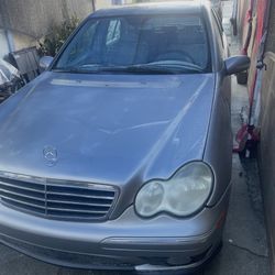Mercedes Benz 2005 Tiene Un Problema Del Sistema Si Alguien Lo Puede Arreglar Lo Doy Barato 