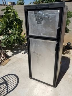 Dometic outlet fridge rm2852