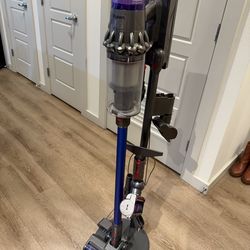 Dyson v11 vacuum cleaner