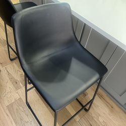 Ashley Furniture Counter Height Bar Stools (Set of 2) – NFM