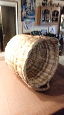 Extra LG wicker basket. Still Avil