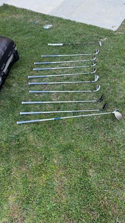 TaylorMade complete set of women's graphite right-handed golf clubs with putter and woods.