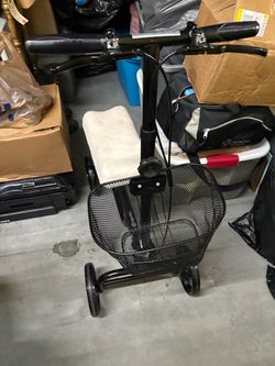Knee scooter