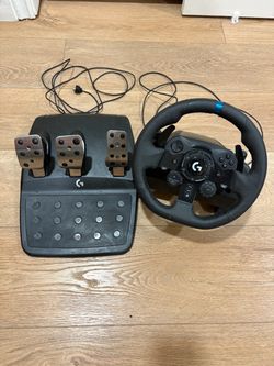Logitech G920 Racing Wheel and Pedals