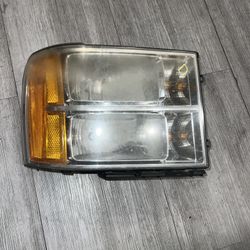 OEM 2007-2013 GMC Sierra Chevy Silverado Headlight Right Side PASSENGER RH #0090