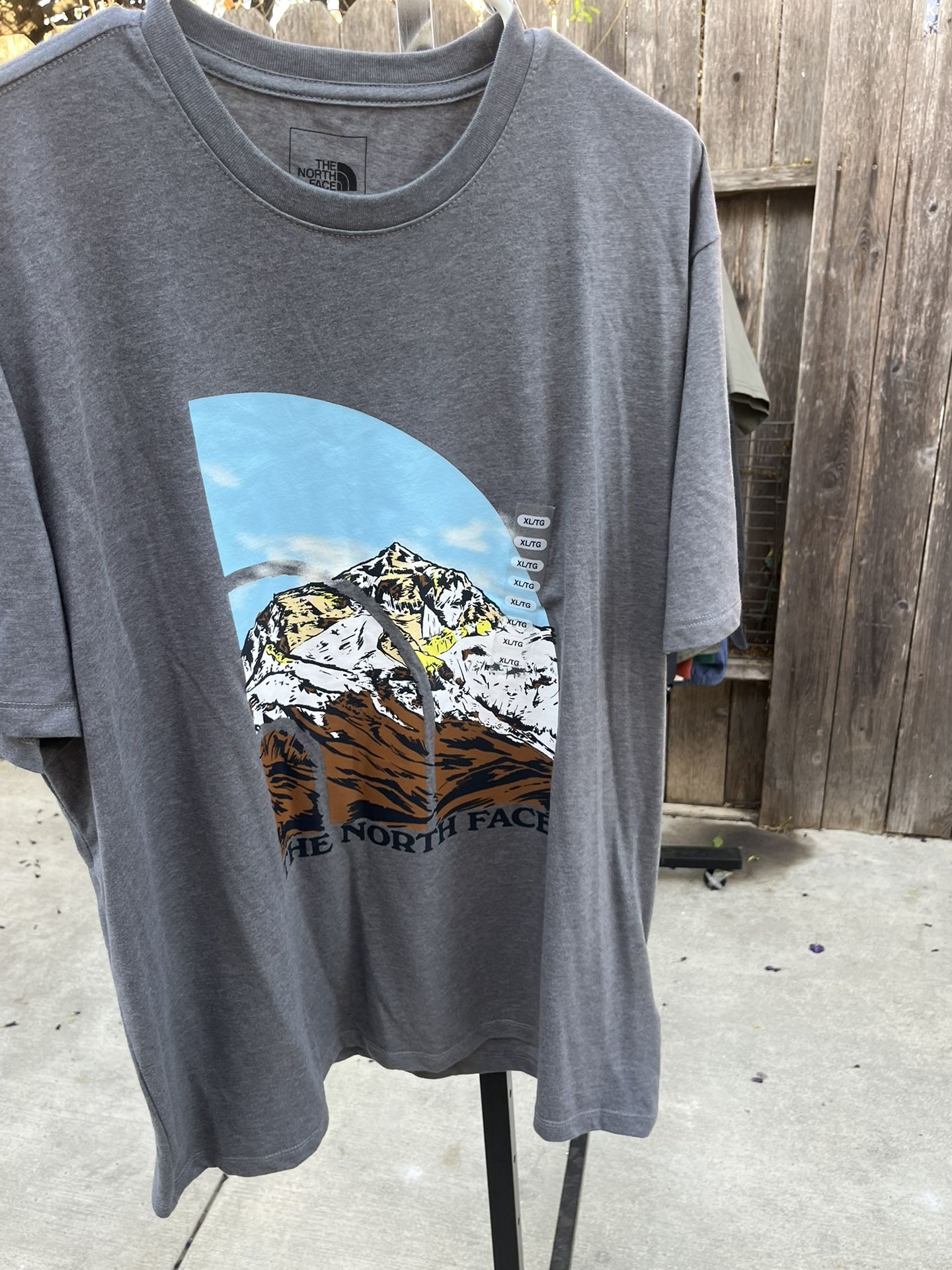 Northface Brand New T Shirt For Men’s Size XL