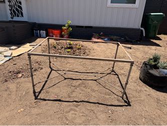 Free metal table frame 3’ x 5”