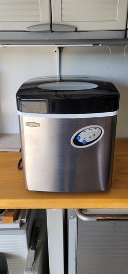 Mr FREEZE  Ice Cube Maker