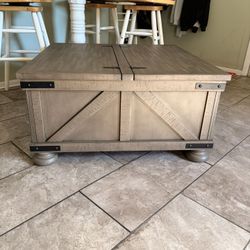 Aldwin Coffee Table With Storage (Ashley)