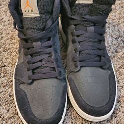 AIR JORDAN 1 RETRO MID BLACK (2018) SIZE 10.5 BQ6579-001 (LIKE NEW)