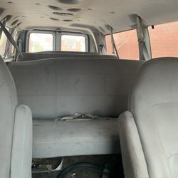 2005 Ford E-350