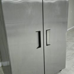 2 Door Reach In Frezzer 