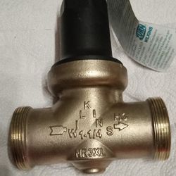 Wilkins 1-1/4  NR3XL Water Pressure Reducing Valve New