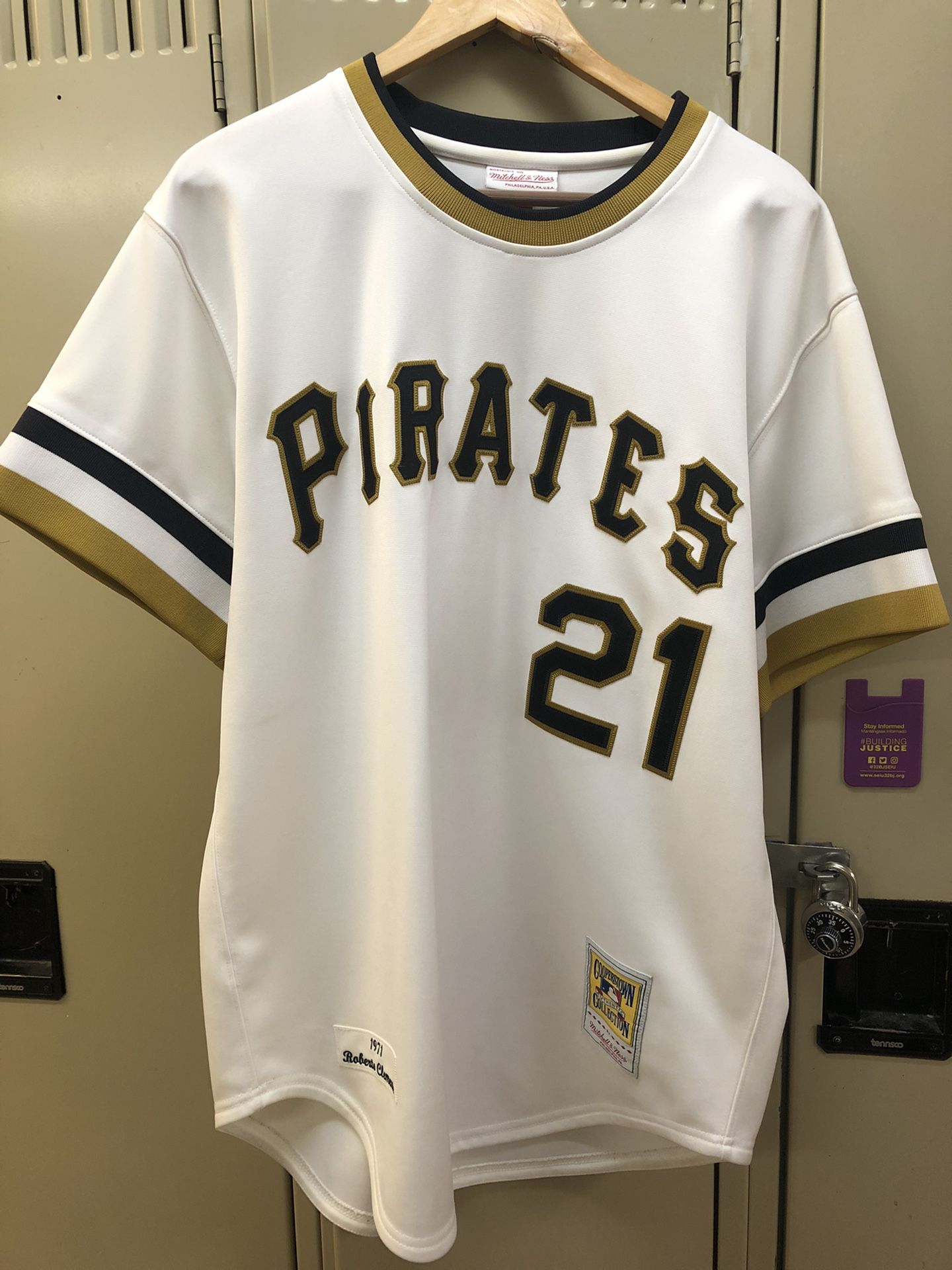 Mitchell & Ness Roberto Clemente Pirates Jersey! for Sale in New Rochelle,  NY - OfferUp