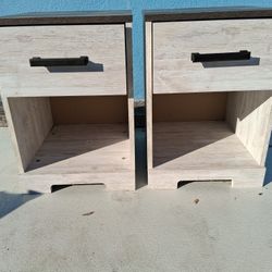  DRESSER Est 2ft Tall