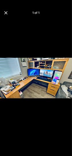 Corner desk