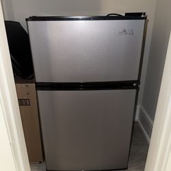 Artic King Mini Fridge