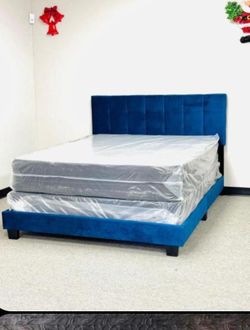 New Queen bed Wht matres for $290