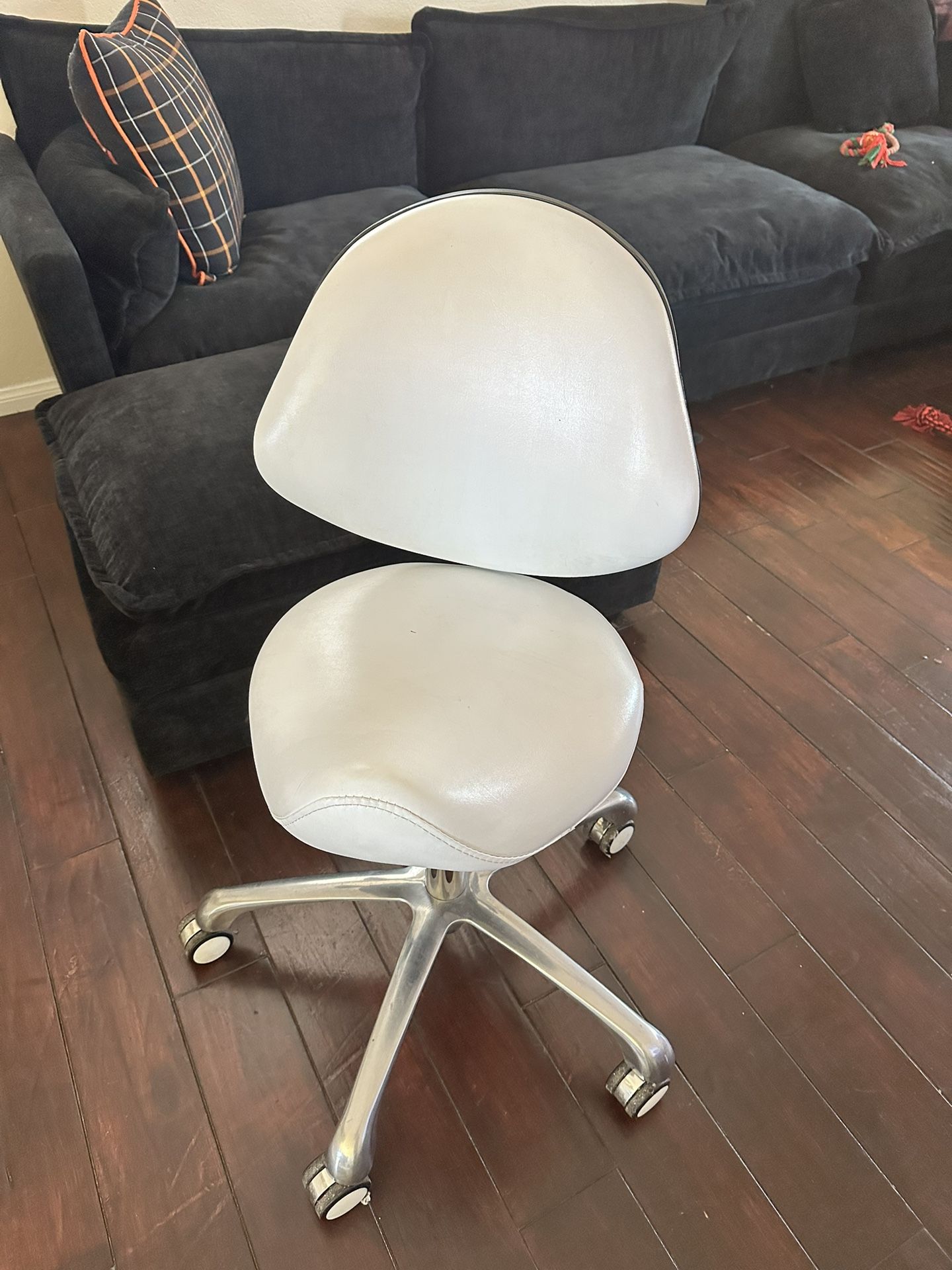 Chair For 10$ for Sale in Cathedral City, CA - OfferUp