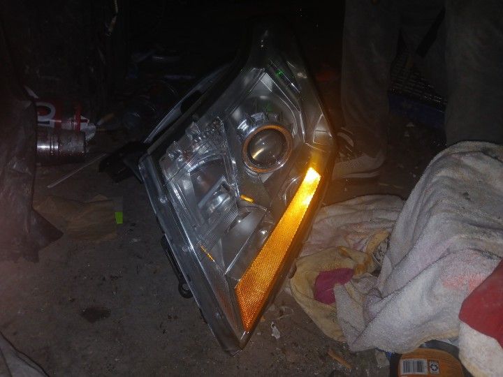 2014_2016cadallac Headlight Assembly