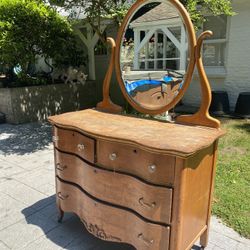 Dresser