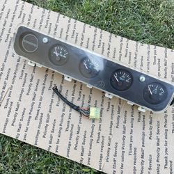 92-95 Jeep Wrangler YJ Dash Cluster Gauge Fuel Temp Volt Oil OEM