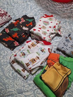 Boys pj's 5T I summer the rest are long sleeve. The other 2 are 4t one is short sleeve the other is long sleeve all seven pairs for 5 dollars t
