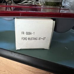 Mustang 05-07 Front Maker Lights