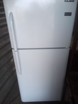 Frigidaire Refrigerator 