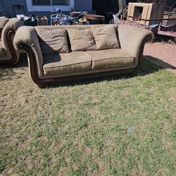 Vintage Couch Matching Couches Witb Matching Decrutive Pillows