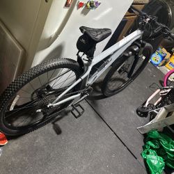 Trek XCaliber 8  17.5” Mountain Bike 