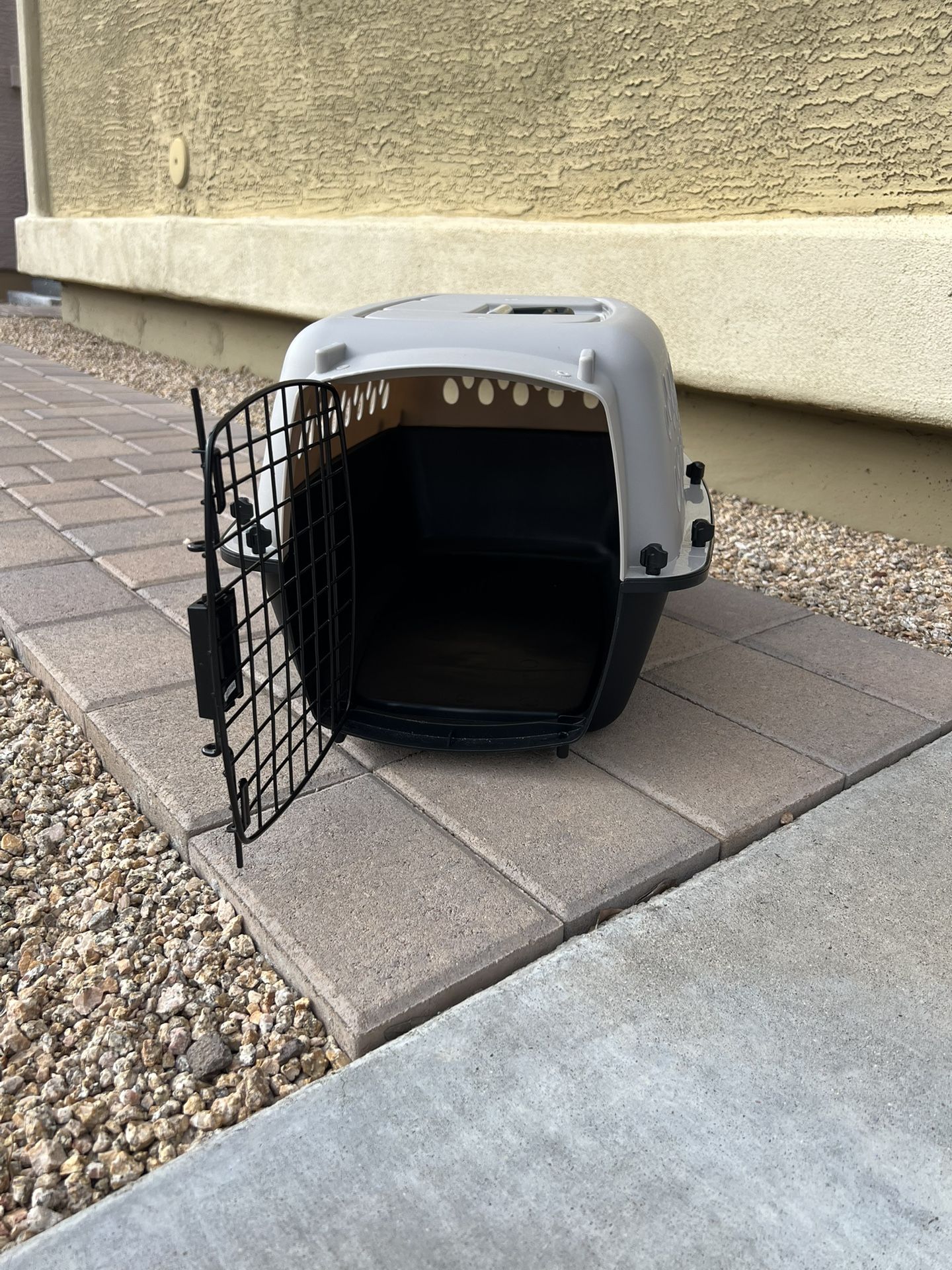 Small Kennel / Pet Carrier For Cat Or Small Dog