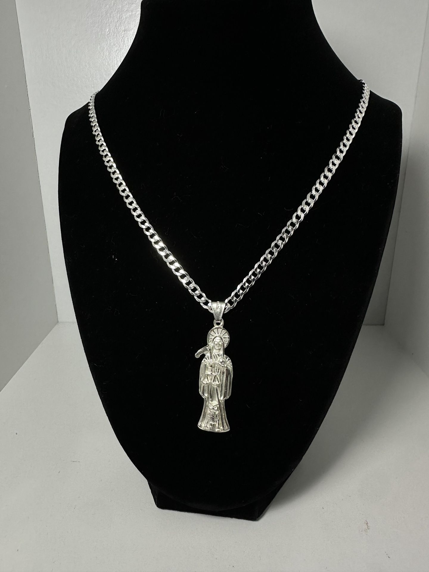 Cadena con dije de la santa muerte de plata 925
