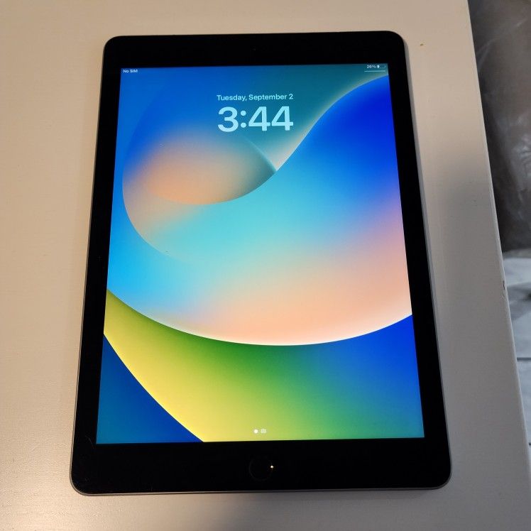 Ipad Pro 9.7 inch
OS Version 16.7.11
256GB storage
WI-FI and Cellular