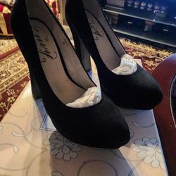 Women  Shoes Size 5.5