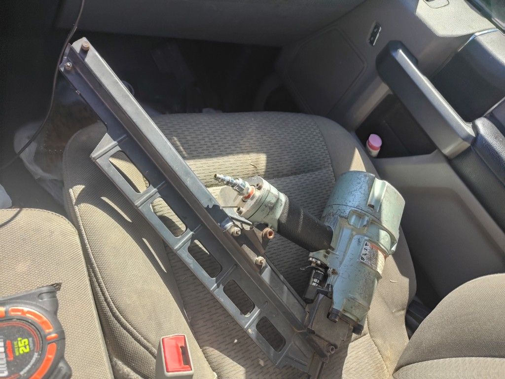 Hitachi Nailer Gun