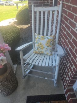 Used rocking chairs just needs painting very sturdy wooden